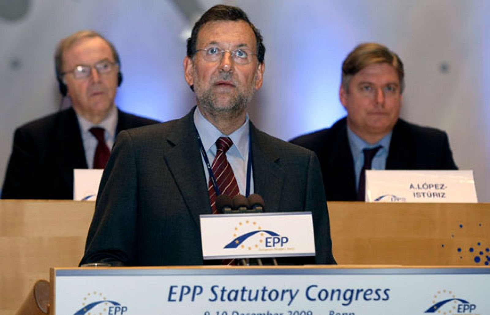 En Bonn han reelegido a su presidente, el belga  Wilfried Martens.