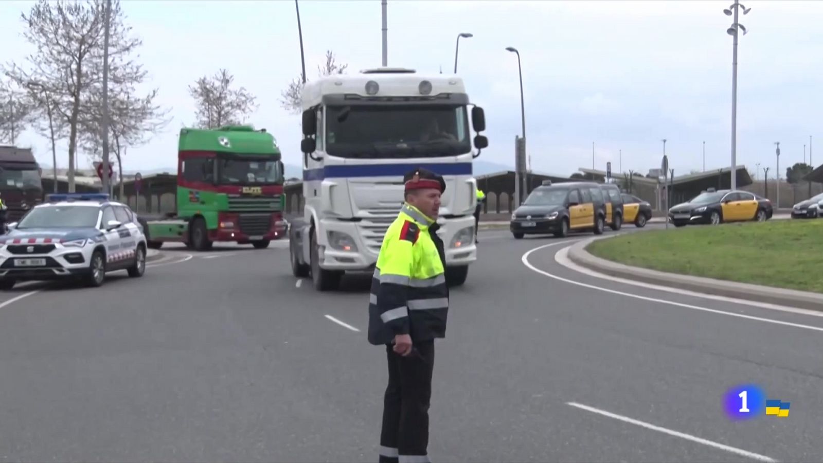 Els taxis amenacen d'acampar al carrer si no reben ajudes