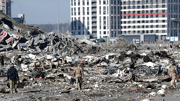 Telediario 1 - Las tropas rusas siguen cercando Kiev y lanzando misiles