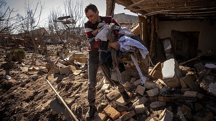 Kiev resiste los bombardeos un mes después