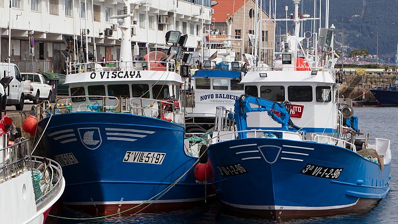 La mayoría de la flota pesquera sigue amarrada a la espera de que se concreten las ayudas del Gobierno