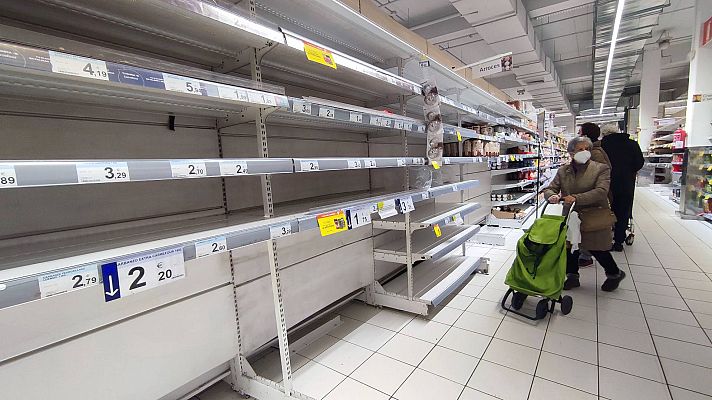 Telediario 2 - Los mercados de Ceuta y Melilla comienzan a notar la falta de productos: "Tomates y zanahorias tardan en llegar"
