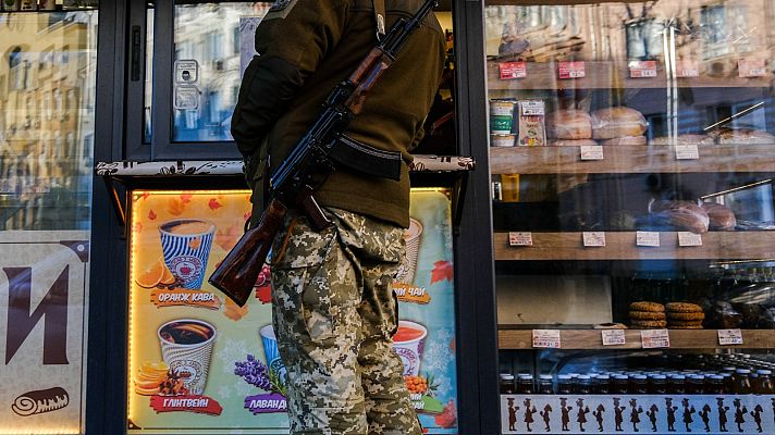 Telediario 2 - Vidas y rutinas desbaratadas en Kiev por la guerra