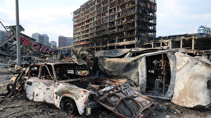 Telediario en lengua de signos - Telediario - Especial 'Un mes de guerra' - 24/03/22 - Lengua de signos