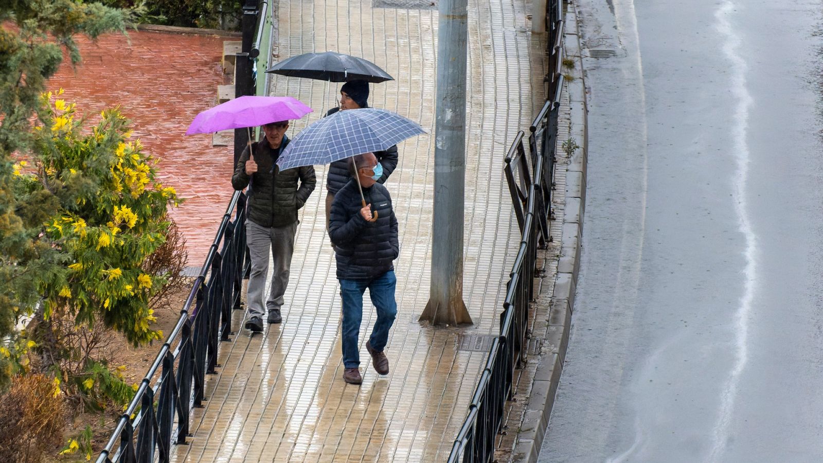 Jornada nubosa o cubierta con lluvias en casi todo el país