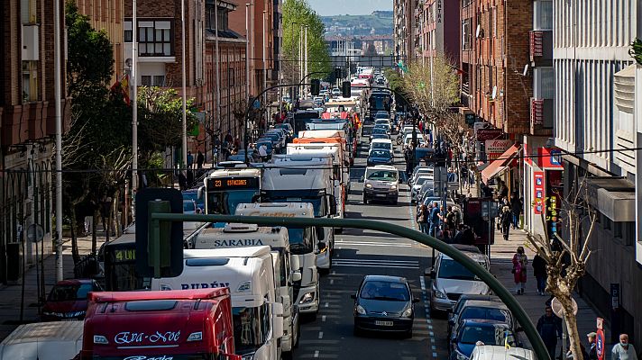 Gobierno y transportistas acuerdan una rebaja de 20 céntimos por litro el combustible