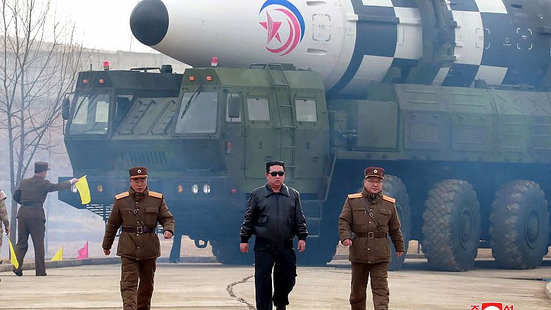 Corea del Norte lanza un nuevo misil con una cinematográfica puesta en escena