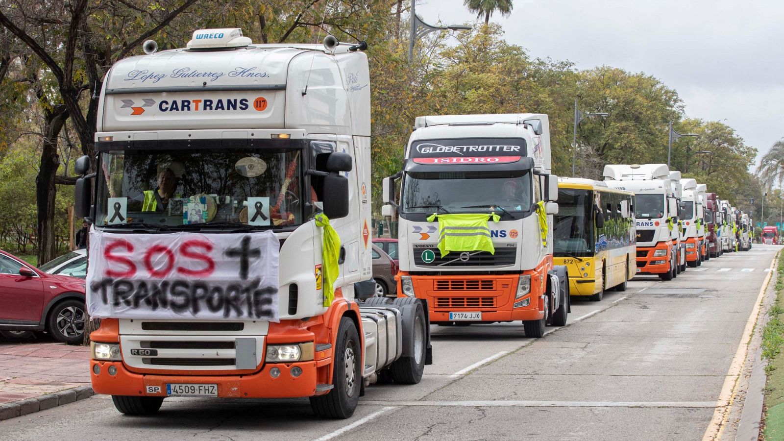 Los transportistas convocantes mantienen el paro 