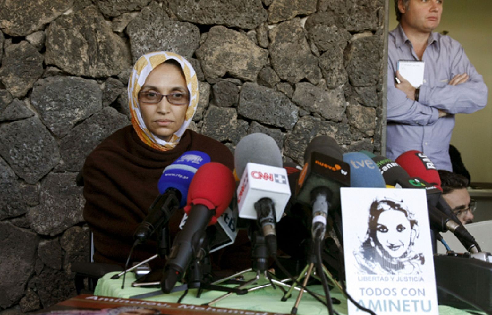 Aminatou Haidar insiste en que sólo quiere volver a El Aiún | Ver