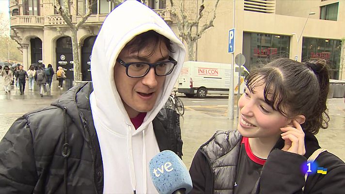 Buen recibimiento de la afición barcelonesa a la selección española