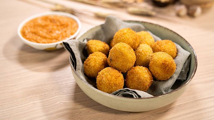 Receta de croquetas de calçots y salsa romesco