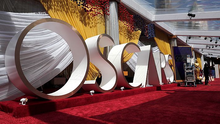 La alfombra roja ya espera a los nominados en la noche de los Oscar