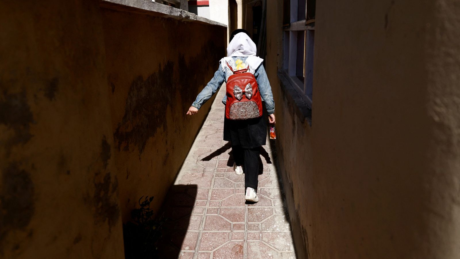 Las adolescentes afganas siguen sin poder ir a la escuela Las adolescentes afganas siguen sin poder ir a la escuela
