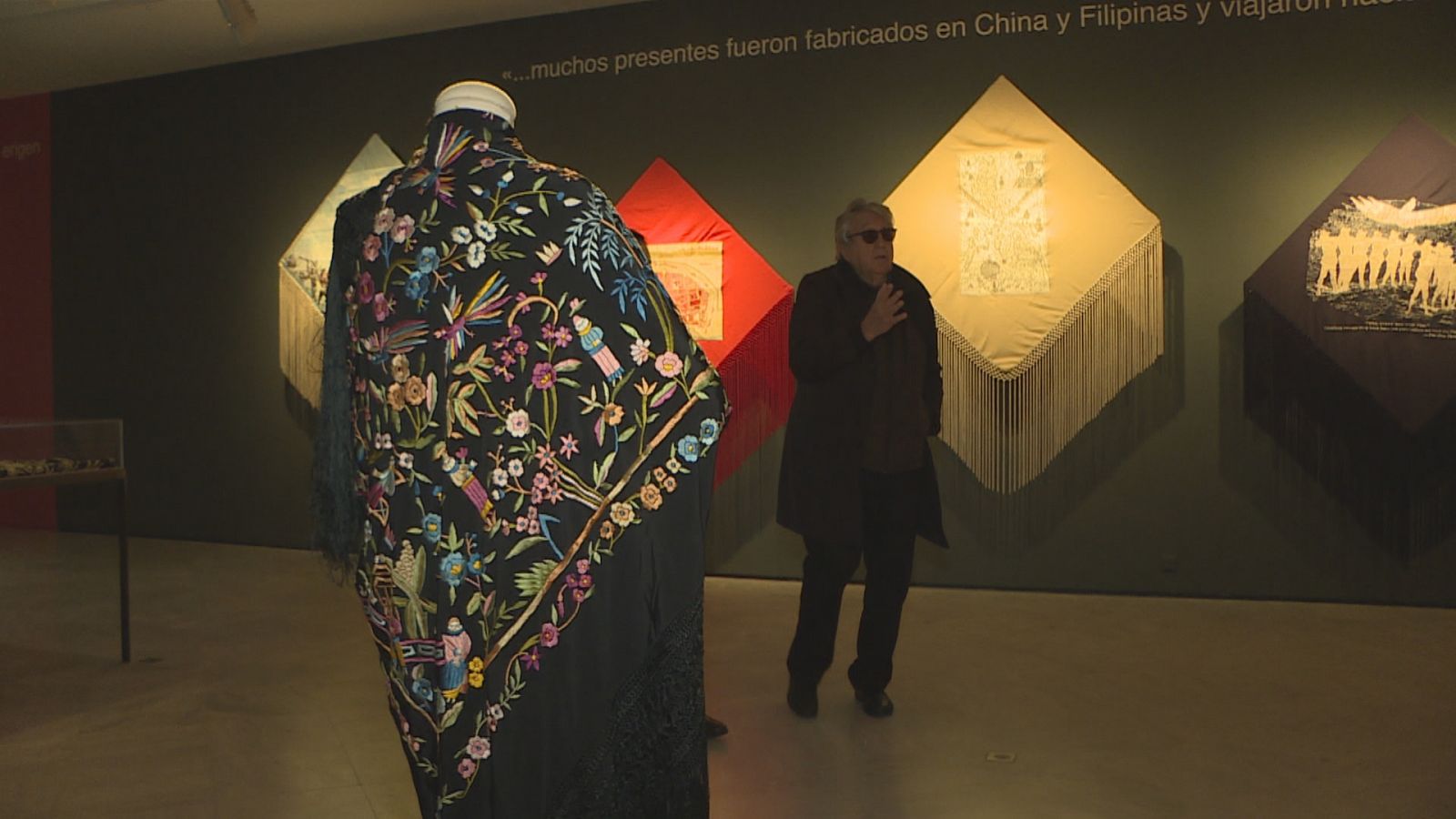 Antoni Muntadas expone en el CAAC - Ver ahora