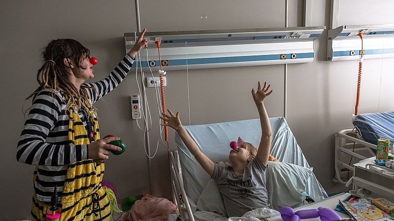 Los hospitales infantiles en tiempos de guerra: "Con mi mamá al lado no tengo miedo" 