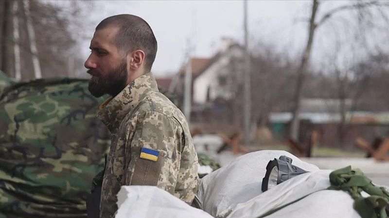 Del escenario a la trinchera: cantantes y actores también empuñan las armas en Ucrania