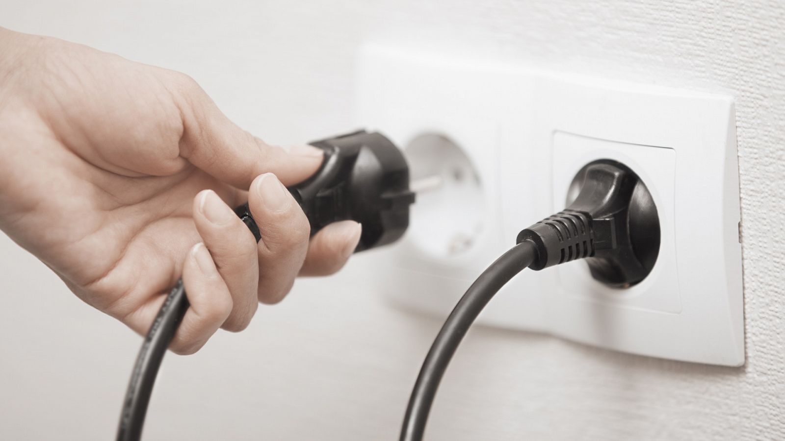 El precio de la electricidad empuja a más de un millón de hogares al mercado libre en los últimos seis meses