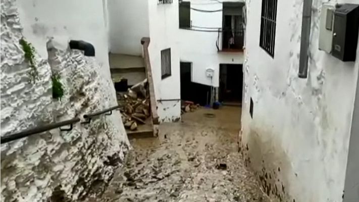 Fuerte riada en Setenil de las Bodegas (Cádiz)