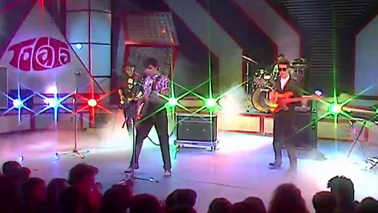 Cachitos fin de fiesta - Cabaret de hierro y cromo: Nochevieja a cachitos 2018 - ver ahora