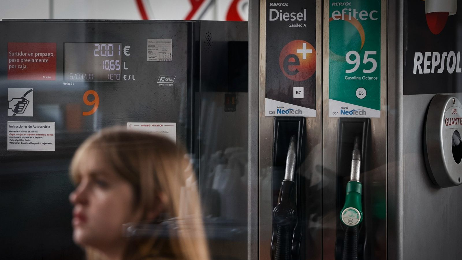 Los conductores, a la espera de las rebajas del carburante