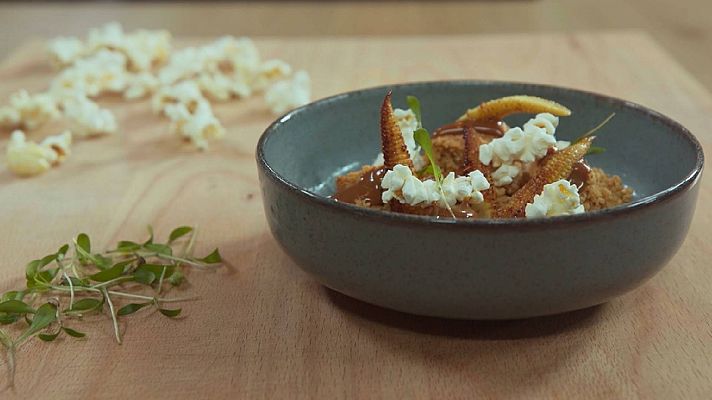 Receta de bizcocho de maíz, helado de caramelo y maíz en tex