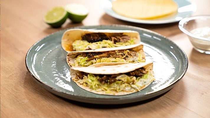 Receta taco de costilla de cerdo con salsa de yogur y piparr