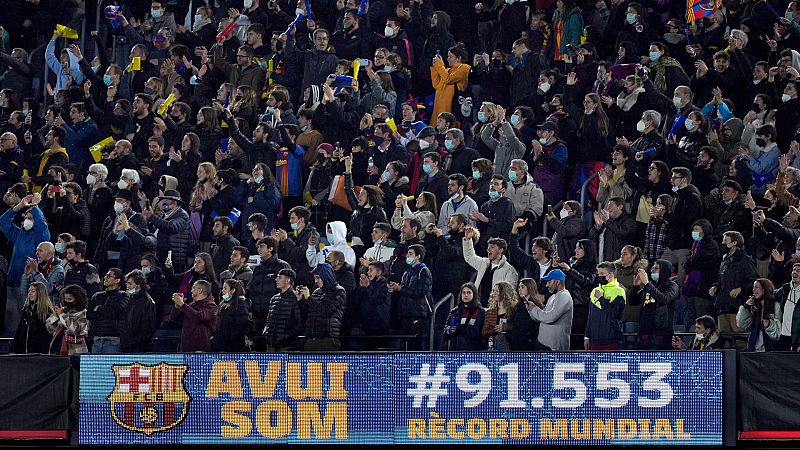 El Barça-Madrid en el Camp-Nou bate el récord mundial de público en un partido femenino -- Ver ahora