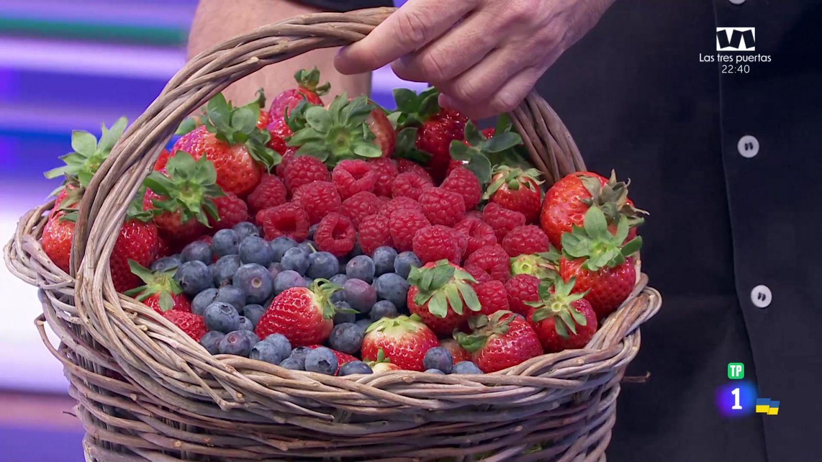 Cómo plantar tus propios frutos del bosque