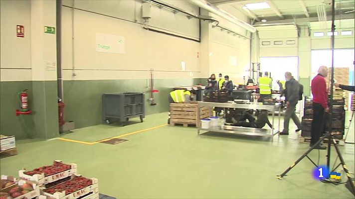 L'Informatiu - Mercabarna estrena un centre pioner per lluitar contra el malbaratament alimentari