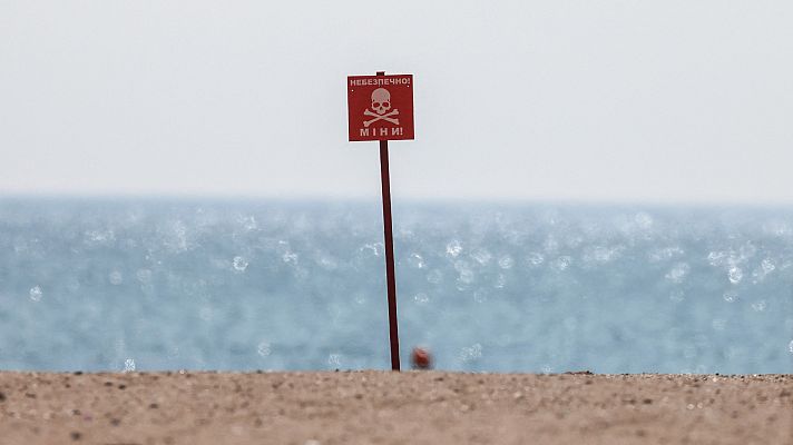 Telediario 1 - Odesa cuida la única salida al mar que conserva Ucrania con minas antipersonas en sus playas