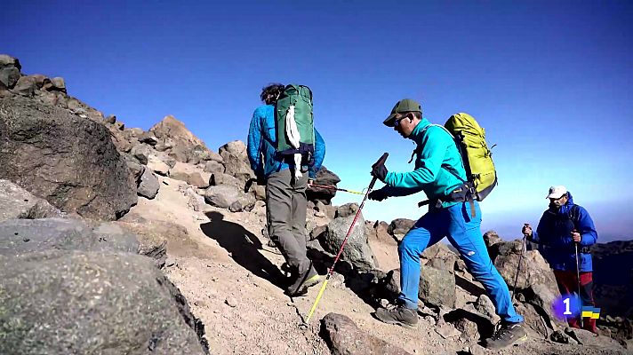 Cumbres a ciegas: Gerard Descarrega corona el Monte Kenia