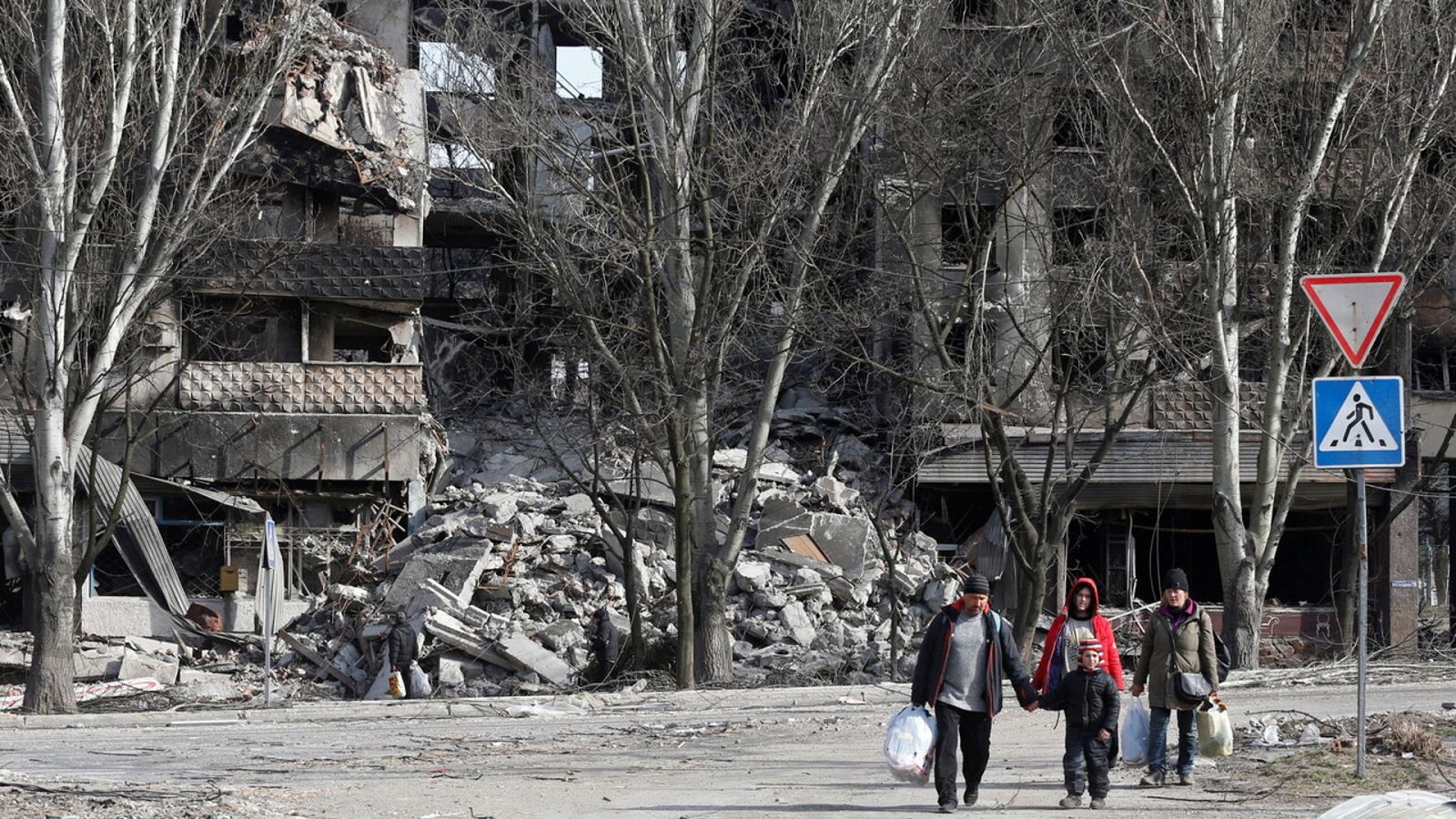 Los rusos desisten de tomar Kiev y aún bloquean Mariúpol en la jornada 37 de la guerra - Ver ahora