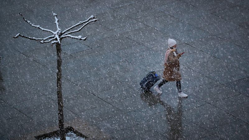 Un temporal deja temperaturas inusualmente bajas en abril y nevadas en el norte peninsular