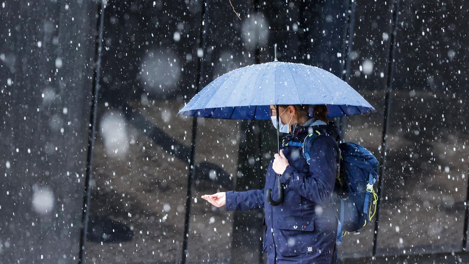 La borrasca Ciril deja una imagen invernal en pleno abril | Ver
