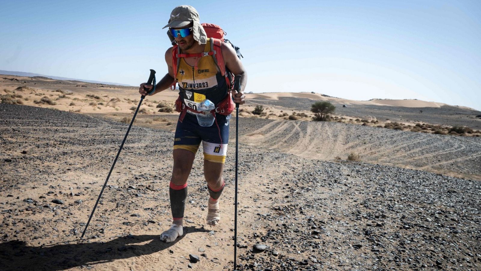 Karim El Hayani, el español que compite descalzo en el Marathon des Sables, recibido como un héroe
