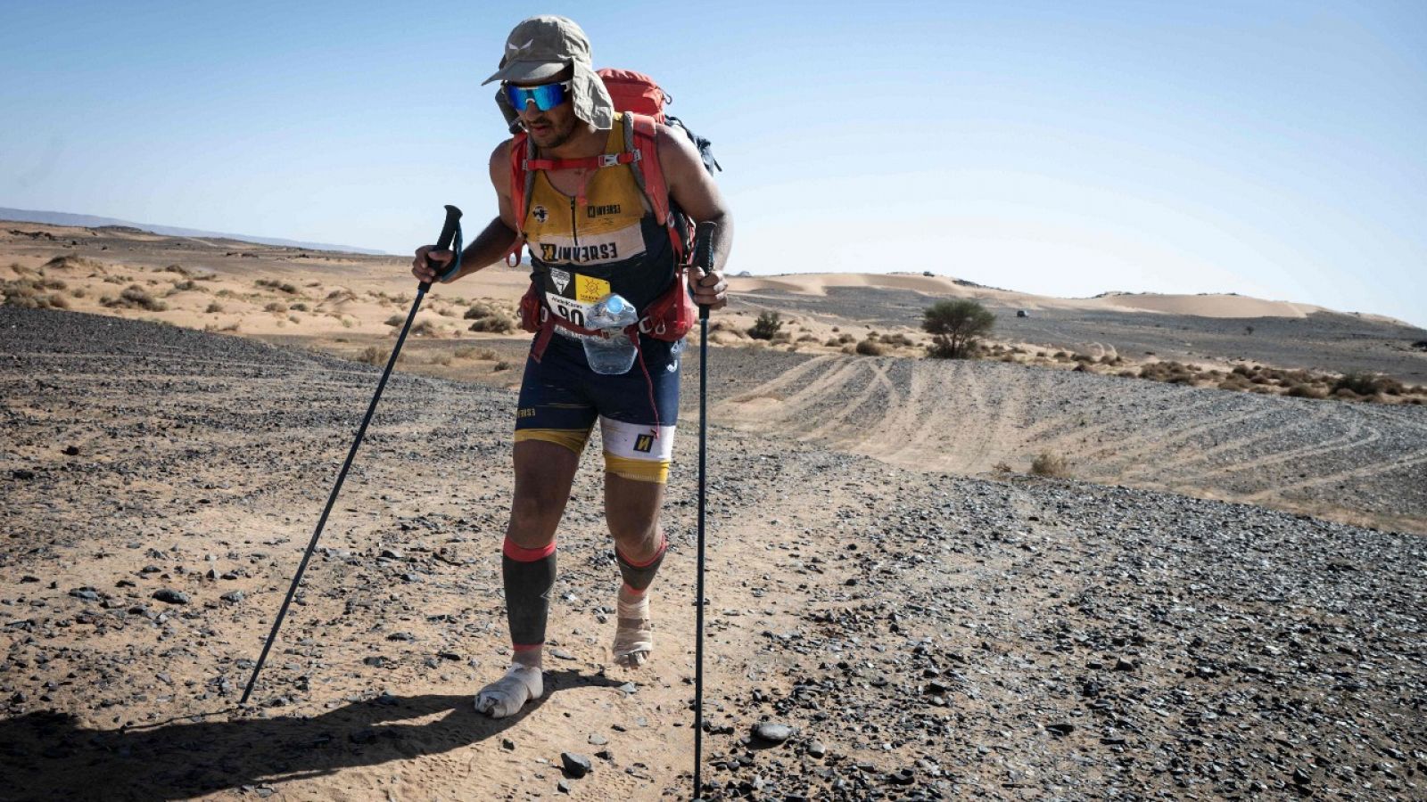 Karim El Hayani completa el Marathon de Sables descalzo