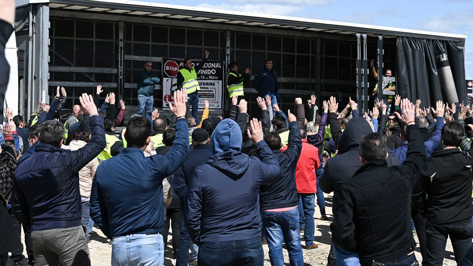 La Plataforma de Defensa del Sector del Transporte por Carretera suspende "temporalmente" el paro