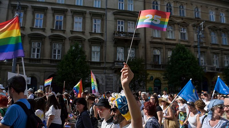 Hungría celebra un referéndum para votar la ley anti LGTBI de Orbán