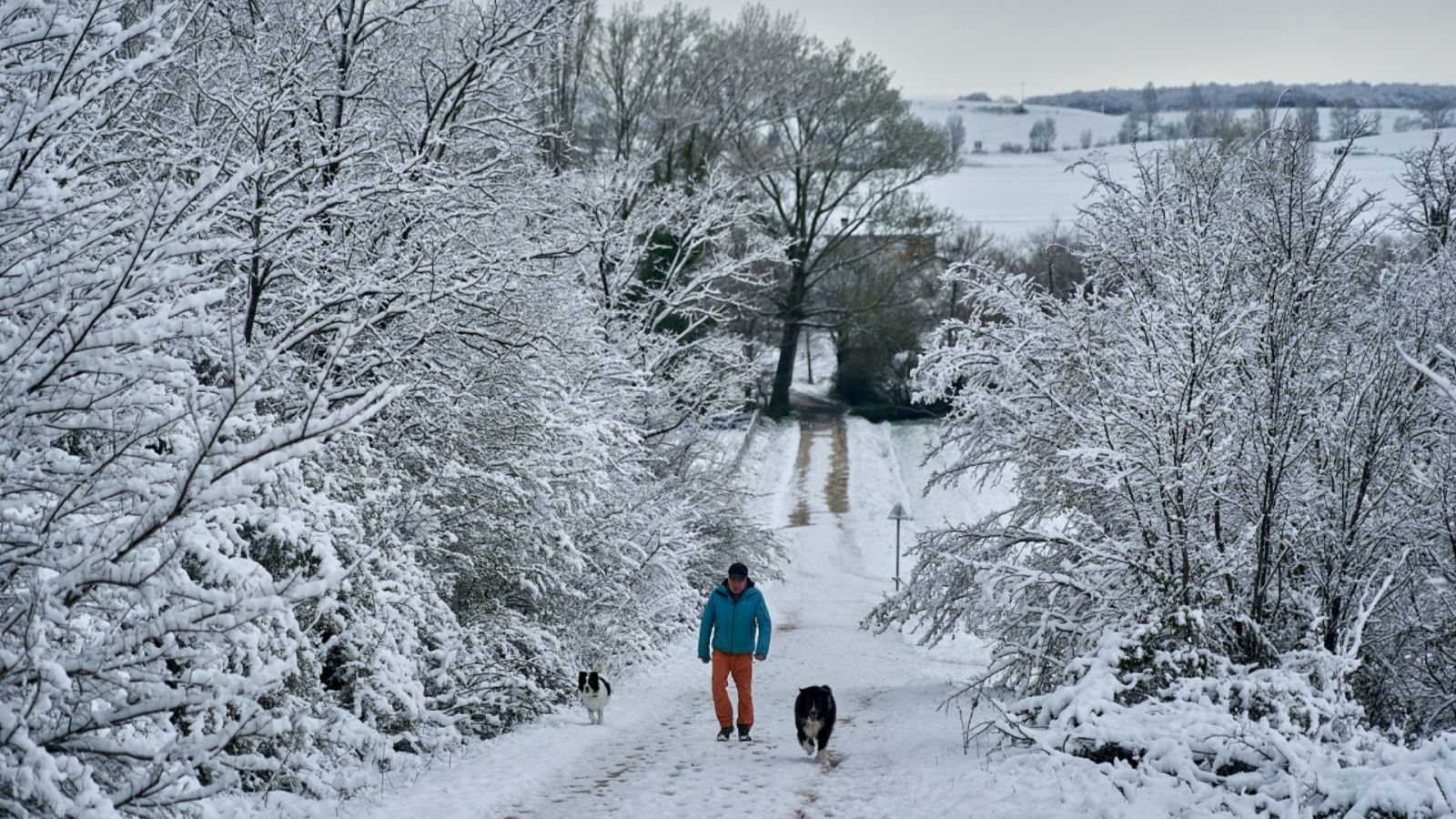 Invierno en abril: nieve, viento y frío ponen a ocho comunidades en alerta