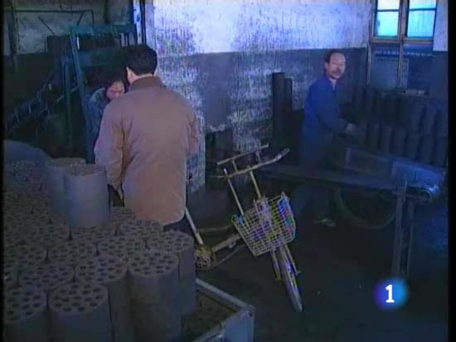 En Bruselas ha terminado hoy  el último Consejo Europeo antes de la presidencia española y de los cambios que traerá consigo el Tratado de Lisboa. Los líderes de los 27 se han puesto de acuerdo en la propuesta que llevarán a la cumbre del clima de Copenhague. Pero también han hablado de poner nuevos límites a los excesos financieros 