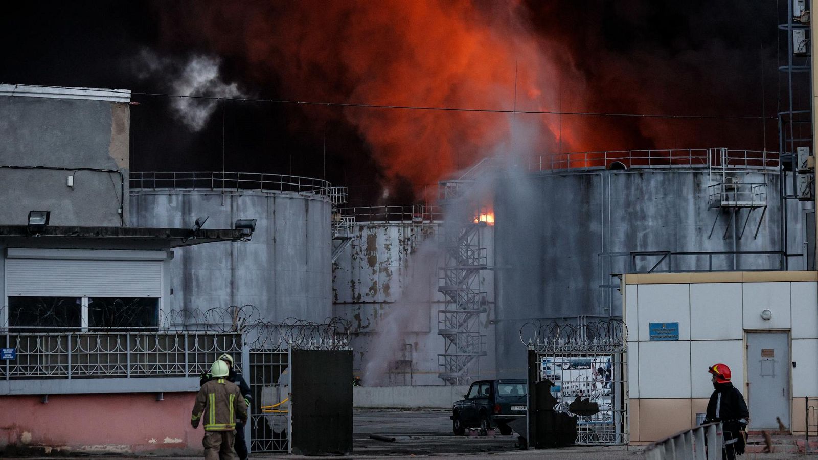 Informativo 24h: Fuertes explosiones en la ciudad ucraniana en Odesa cerca de una refinería | RTVE Play