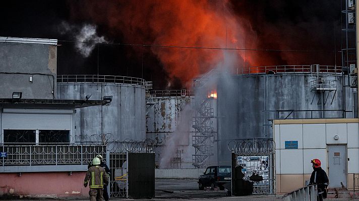 Informativo 24h - Fuertes explosiones en la ciudad ucraniana en Odesa cerca de una refinería