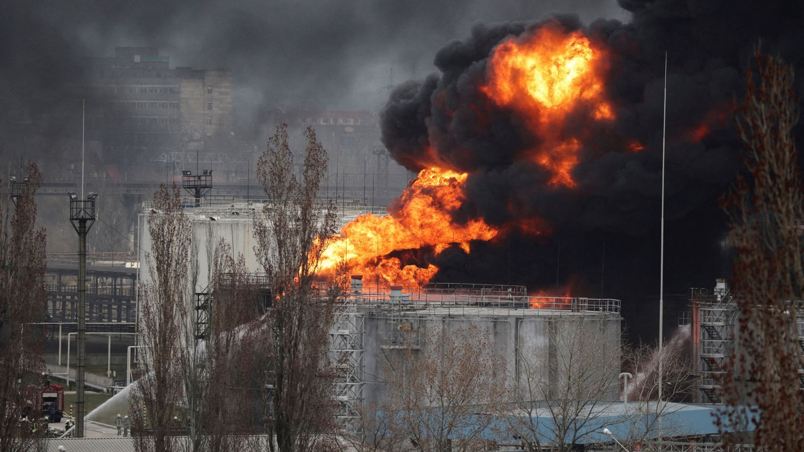 Guerra en Ucrania | Las tropas rusas destruyen una refinería en Odesa