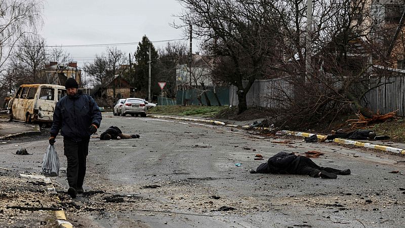 Ucrania acusa a Rusia de llevar a cabo una masacre en Bucha 