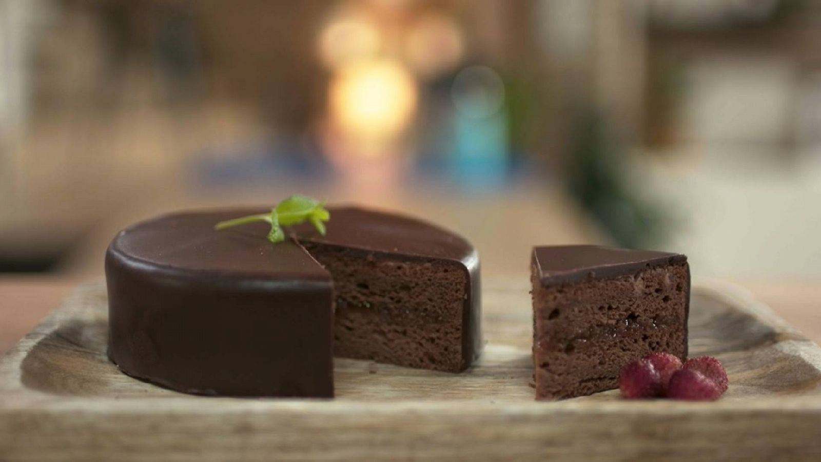 Receta tarta Sacher con mermelada de albaricoque | Menudos Torres