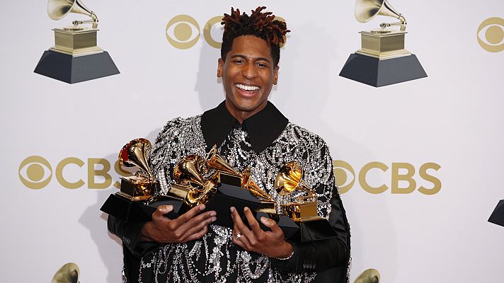 Jon Batiste y Silk Sonic triunfan en los Grammy 2022