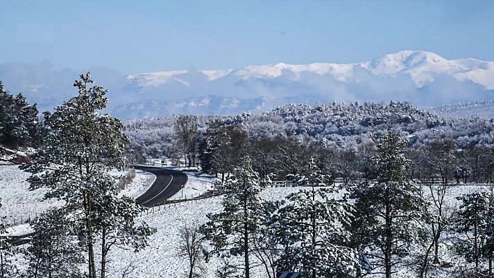El tiempo - Precipitaciones localmente fuertes en el Estrecho y Melilla, y de madrugada en Canarias. Nevadas significativas en el sureste peninsular