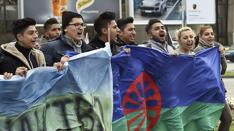 Estudiantes gitanos reivindican referentes en la escuela - La tarde en 24h | Ver