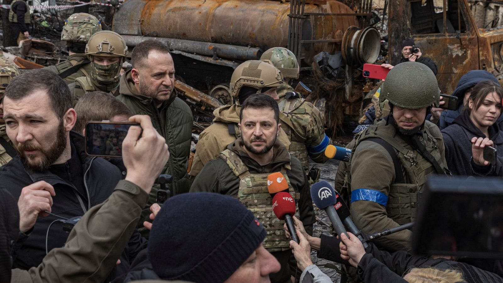 Zelenski dice que los "crímenes de guerra" de Rusia en Ucrania dificultan las negociaciones