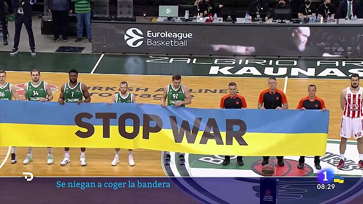 Telediario Matinal - Abucheos al Estrella Roja por no portar una pancarta pidiendo el fin a la guerra en Ucrania